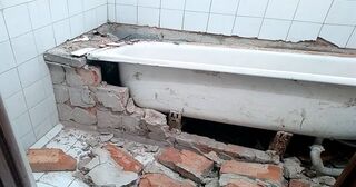 Демонтаж ванны в Чусовой от Мастер24 — быстро, недорого, вывоз старой ванны от 1045 руб.